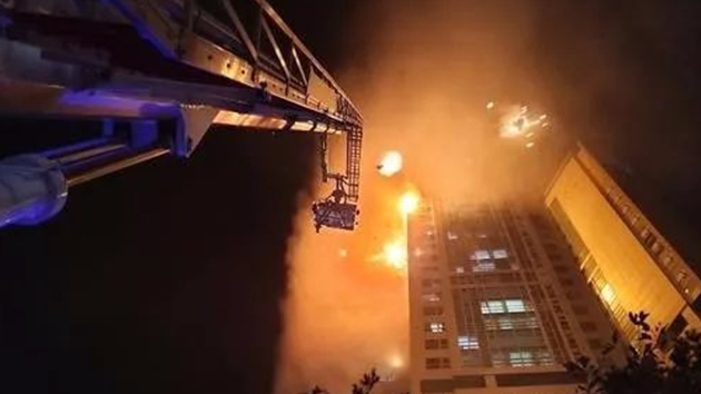 消防知識 丨 全樓在燃燒！33層建筑深夜起火，高層火災(zāi)到底該如何逃生？